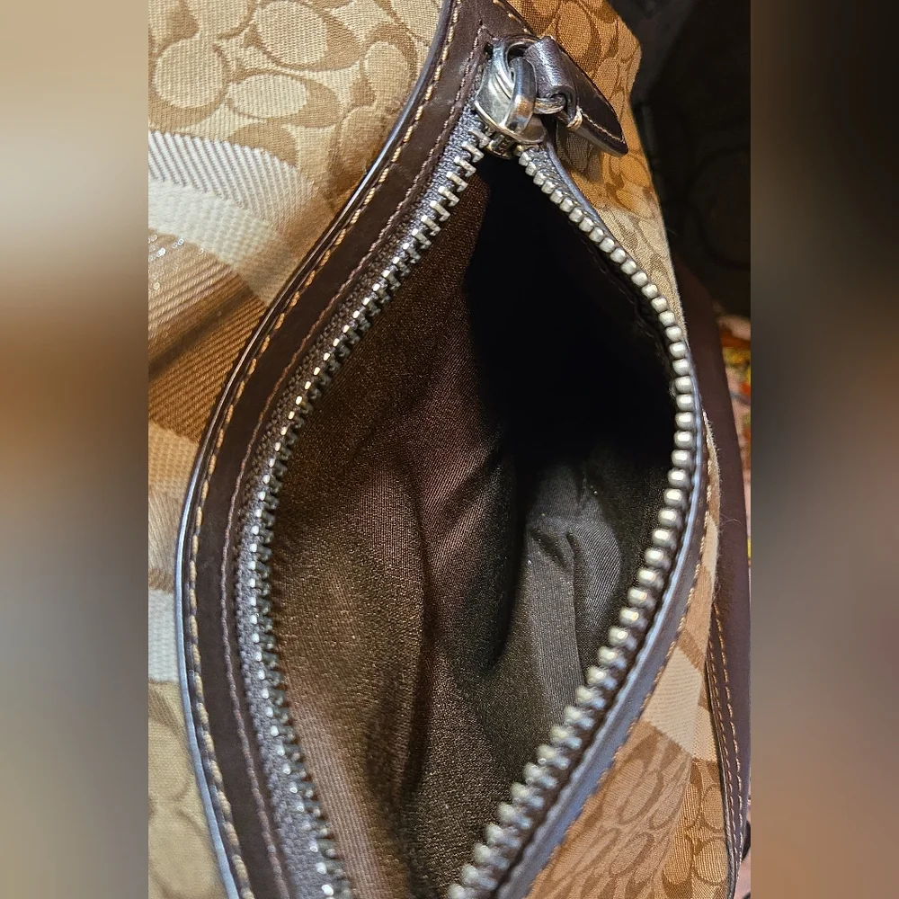 Coach Legacy 19918 Vintage Signature Shoulder Bag - Tan/Brown Jacquard & Leather - Picture 6 of 13